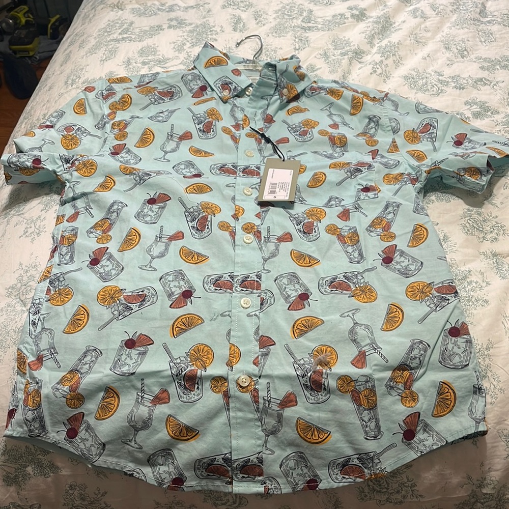 Nwt men’s short sleeve button down perfect for a spring break vacation!